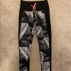 Black and white high waisted Zella leggings
